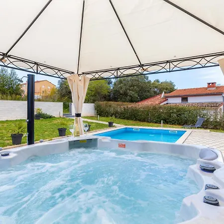 Casa de Férias Stunning In Pula