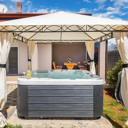 Beautiful Home In Pula