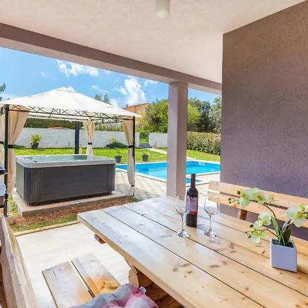 Beautiful Home In Pula