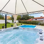 Holiday home Luxurious In Pula