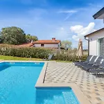 Luxurious In Holiday home