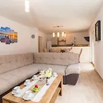 Luxurious In Holiday home *