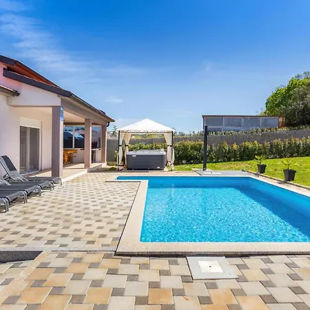 Stunning In * Πούλα