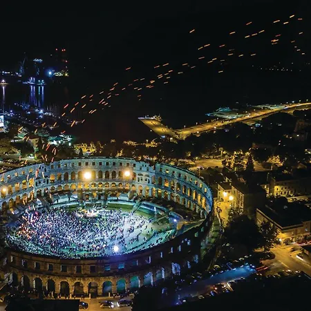 Beautiful In Vikendica Pula