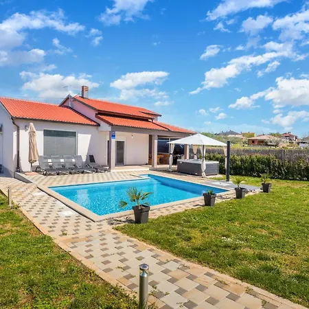 Σπίτι διακοπών Stunning In Πούλα